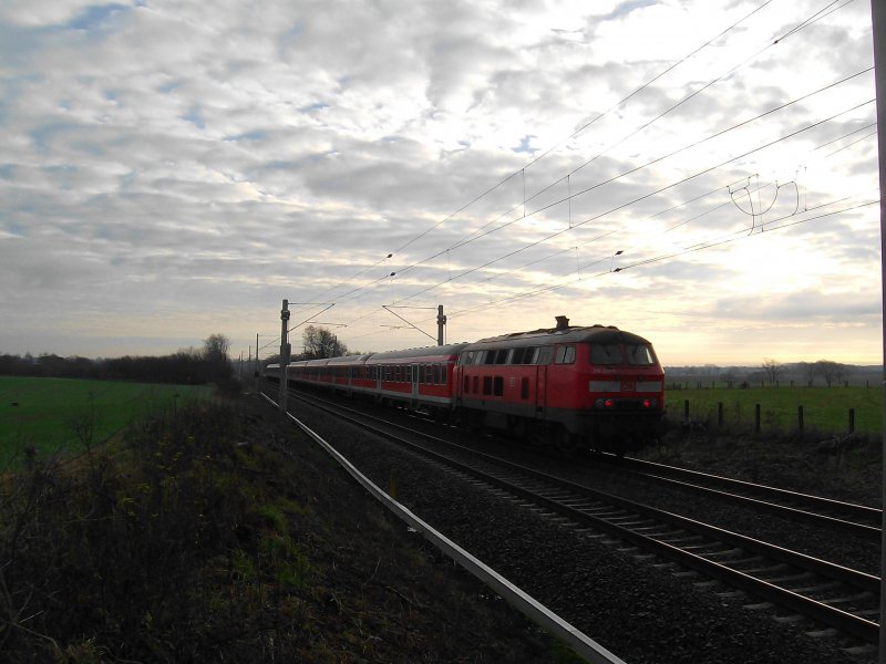 Nachschuss auf 218 339-0 welche einen unbekannt gebliebenen SDZ von Hamburg nach Lbeck fuhr. Aufgenommen zwischen Reinfeld (Holst.) und Lbeck Hbf.