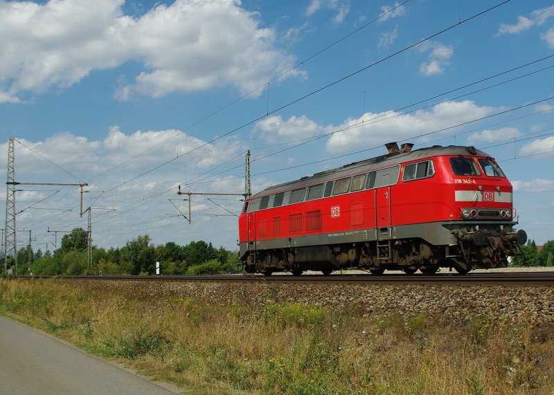 Nachschuss auf die 218 342-4 als Lz in Fahrtrichtung Wunstorf. Aufgenommen am 27.08.2009 bei Dedensen/G�mmer.