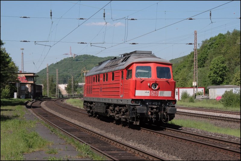 Nachschuss auf die 232 403. Aufgenommen in Westhofen am 10.05.2008.
