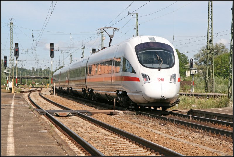 Nachschuss auf den 411 011  B E R L I N  der planmig den Bahnhof Rosenheim, als ICE 116 nach Mnchen, durchfhrt. Trotz des Streikes ist er planmig unterwegs. (03.07.07)