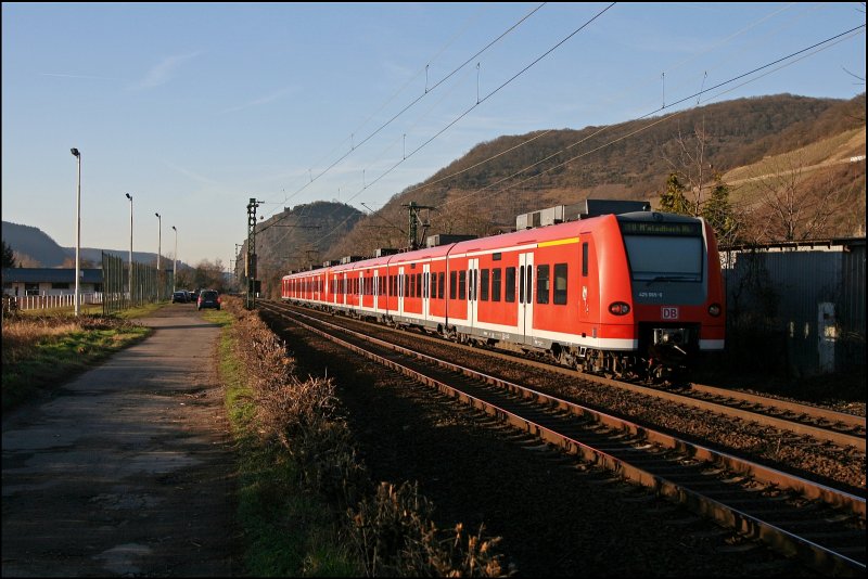 Nachschuss auf den 425 063/563 und den 425 565/065 die beide als RE8 (RE 11324)  Rhein-Erft-Express  nach Mnchengladbach Hbf unterwegs sind. (09.02.2008)