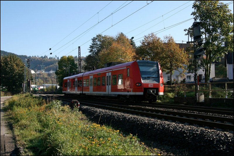 Nachschuss auf den 426 014/514 der am 14.10.2007 als RE16 (RE 29673)  Ruhr-Sieg-Express  bei Lennestadt-Meggen unterwegs ist.