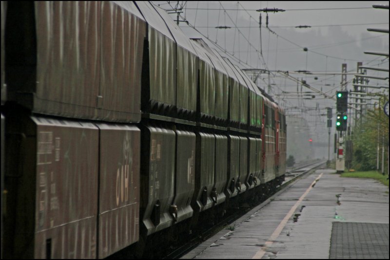Nachschuss auf den CS 47782 Landshut Hbf -Rotterdam Maasvlakte. Gezogen von der 151 093. Hier in Plettenberg am 29.09.07