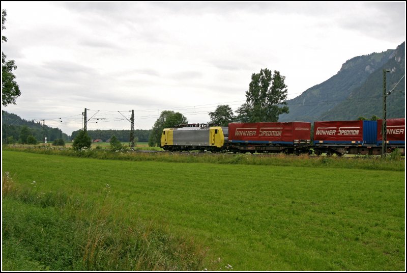 Nachschuss auf die E189 914RT, die hier am 06.07.07 mit dem DGS 43138  WINNER-EXPRESS  nach M�nchen unterwegs ist.