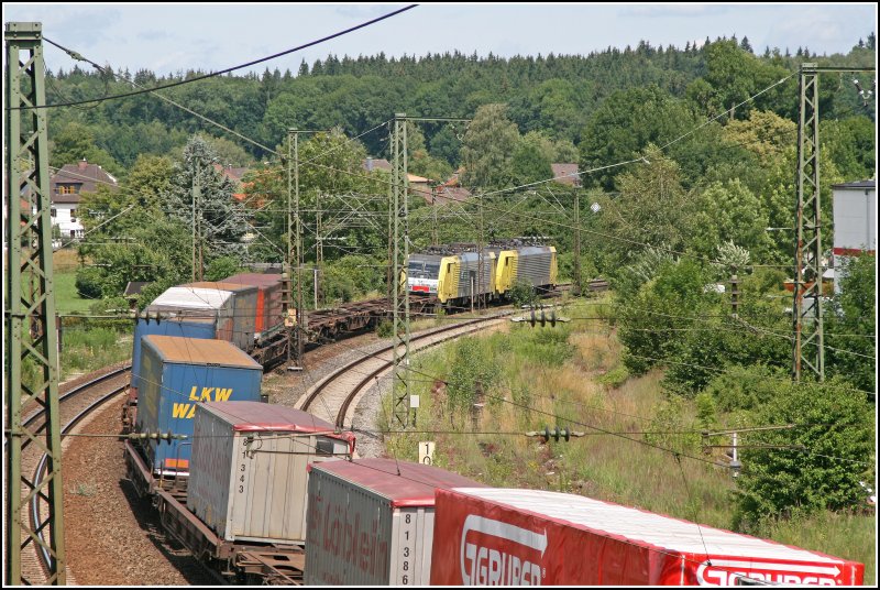 Nachschuss auf das E189 Tandem, das einen Kombizug von Italien nach Mnchen bringt. (03.07.07 bei Rosenheim)
