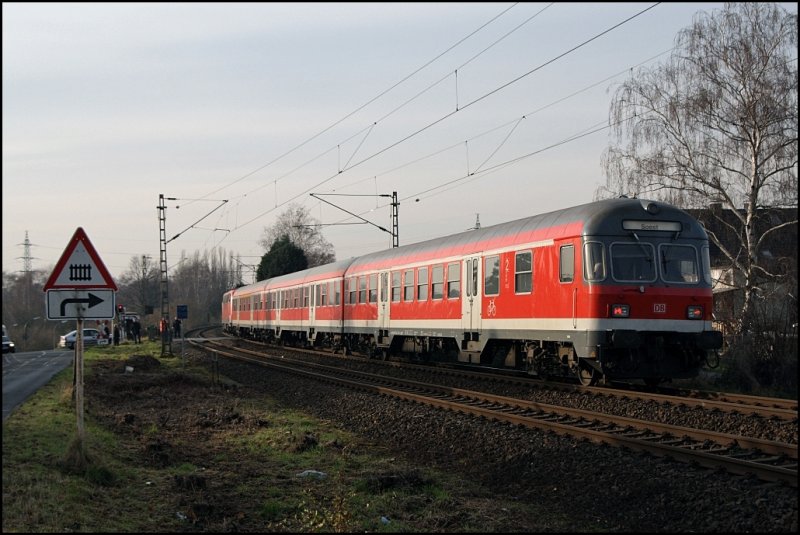 Nachschuss auf einen Zug der Linie RB59  HELLWEGBAHN  zwischen Dortmund-Slde und Aplerbeck. (01.12.2008)