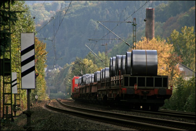 Nachschuss auf en ca.2000 Tonnen schweren  Haribo-Express  von Bochum nach Dillenburg. Hier bei Hohenlimburg am 30.09.07