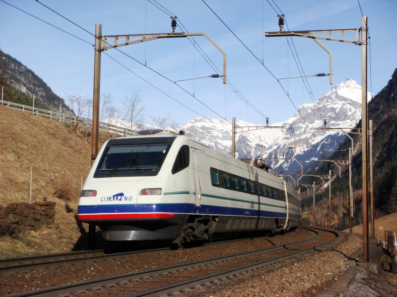 Nachschuss auf den ETR 470 nach Zrich unterhalb von Wassen am 24.08.2008