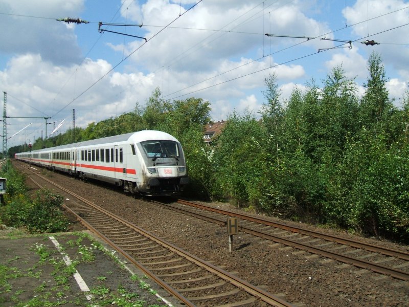 Nachschuss auf den IC 2156 nach Dsseldorf , bei der Durchfahrt
in Wattenscheid.(12.08.2007) 