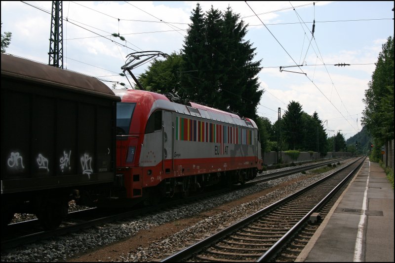 Nachschuss auf die Innsbrucker 1216 226, die am 25.06.2007 mit einem G�terzug von Rosenheim Richtung Kufstein f�hrt.
