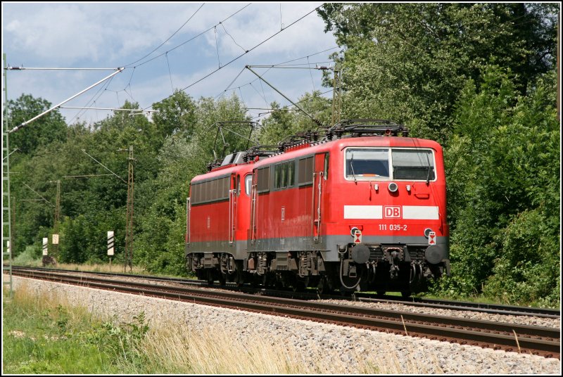 Nachschuss auf den LZ, der aus der 110 347 und der 111 035 am 27.06.07 bei Rosenheim Richtung Landeshauptstadt fhrt.