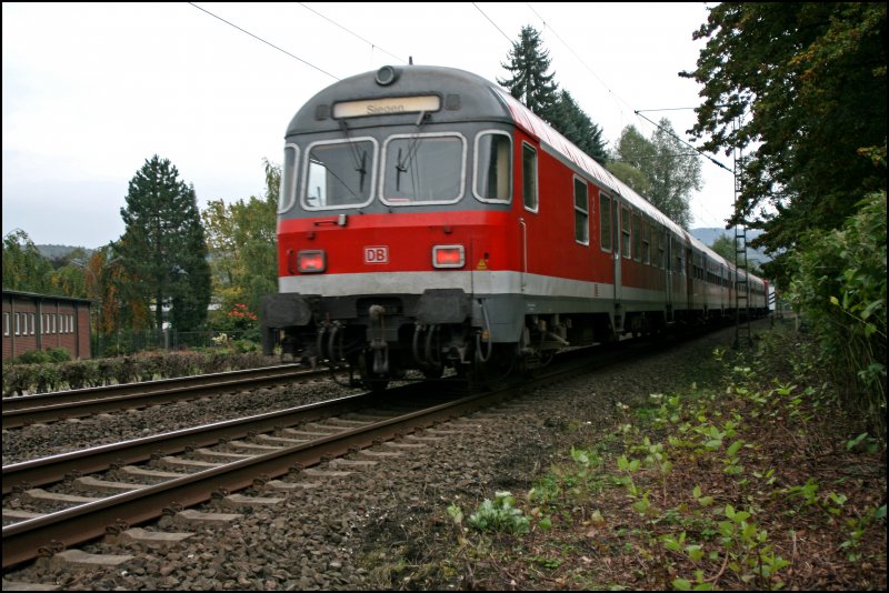 Nachschuss auf die RB91 (RB 39175)  RUHR-SIEG-BAHN  von Hagen �ber Finnentrop - Altehundem und Kreuztal nach Siegen. Hier bei Hohenlimburg am 03.10.07