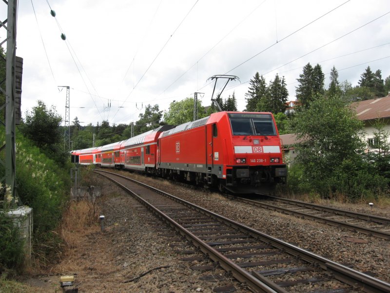 Nachschuss auf den RE 4716 mit Schublok 146 238-1 am B�31 6.7.07