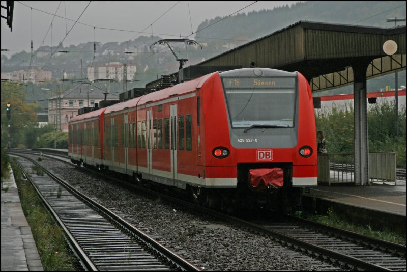 Nachschuss auf den RE16  RUHR-SIEG-EXPRESS  von Essen nach Siegen der am 29.06.07 aus dem 426 021 und 027 gebildet war. Hier in Plettenberg.