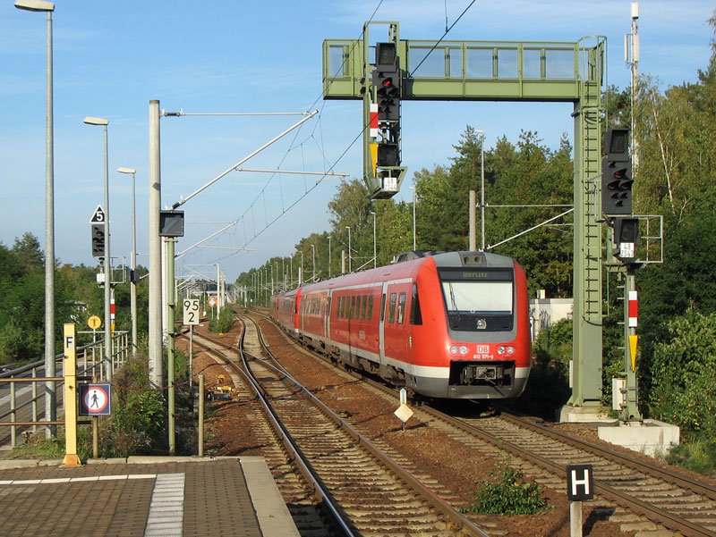 Nachschuss auf den Regionalexpress RE 17007 nach Grlitz bestehend drei Einheiten Regioswinger BR 612; Dresden-Klotzsche, 01.10.2007
