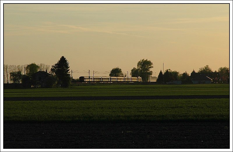 Nachschuss auf den REX 7136 „Smaragd“ nach Krems am 16.4.2007.
