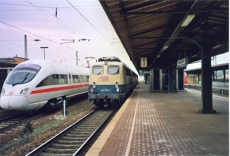 Nachschuss auf den Schrottlokzug mit 140 857 (darf weiter Leben), 140 729, 140 770, 140 795, 140 619 und 140 705 zur Firma Theo Steil nach Trier-Ehrang.