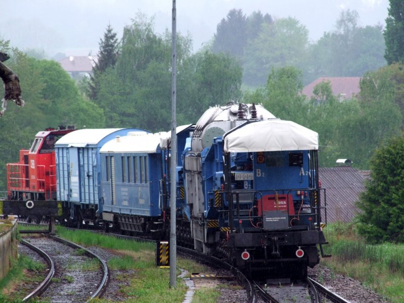 Nachschu� auf SGAG 90040, welcher mit  TRAFO767  am Weg nach Braunau/Inn ist;090430