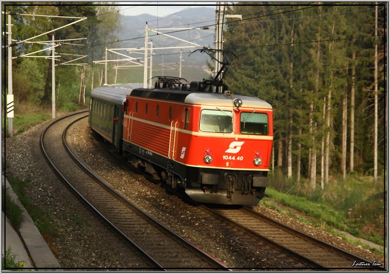 Nachschu auf den Sonderzug 16290 von Villach nach Knittelfeld.
Gezogen wurde der Zug von der Dampflok 33.132
Zeltweg 3.5.2008