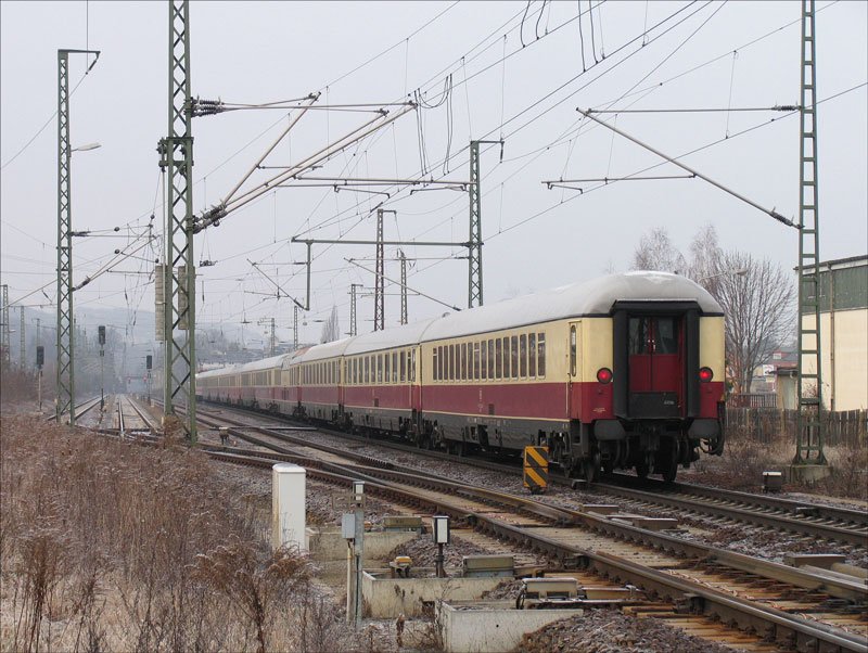 Nachschuss auf den Sonderzug (AKE Eisenbahntouristik) TEE  Rheingold  Dresden Hbf - Koblenz bei Cossebaude; 02.01.2008