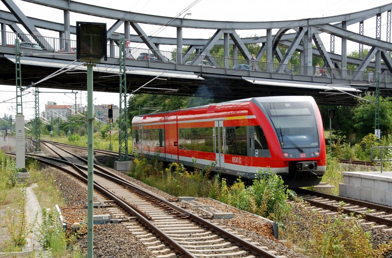 Nachschuss auf den Stadler GTW, welcher am 29.07.09 Berlin-Gesundbrunnen Richtung Hennigsdorf verlsst.