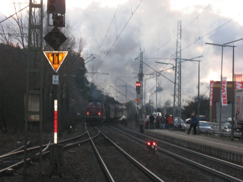 Nachschuss Ausfahrt St.Georgen/Schwarzwald Dampfsonderzug mit BR 58 311 als Zuglok und V100 1041 als Schublok am 7.1.07