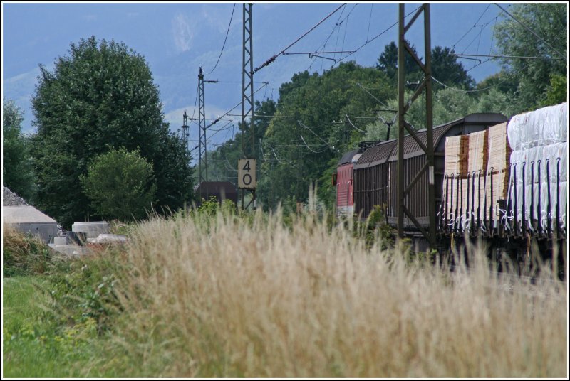 Nachschuss der beiden Richtung Kufstein fahrenden Gterzge. (29.06.07) (5)
