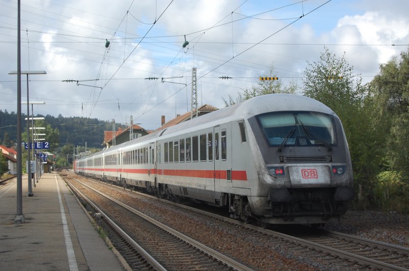 Nachschuss des IC 2370 von Konstanz nach Stralsund am 05.09.07 bei der Einfahrt in den Bahnhof St. Georgen (Schwarzwald).