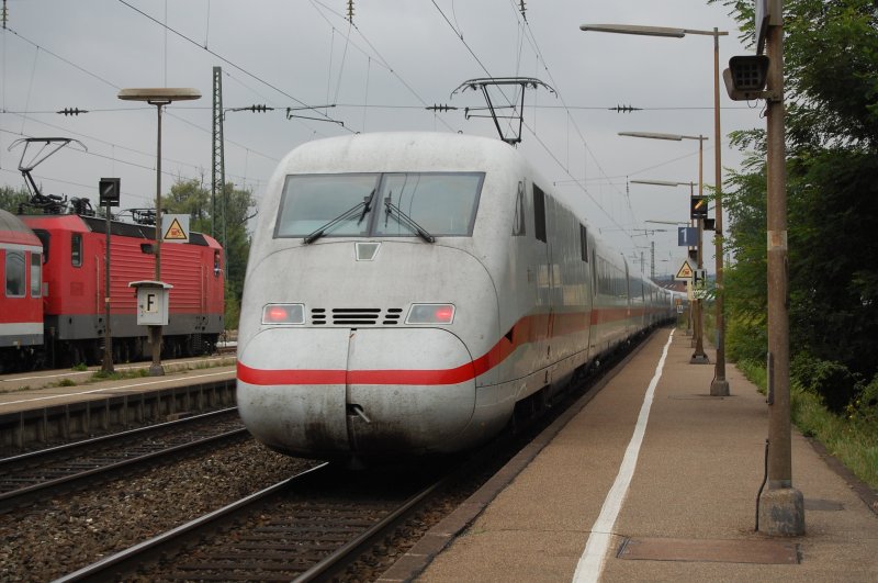 Nachschuss eines ICE-2-Triebkopfes bei der Durchfahrt am Nachmittag des 06.09.07 durch den Bahnhof Siegelsdorf Richtung Wrzburg.
