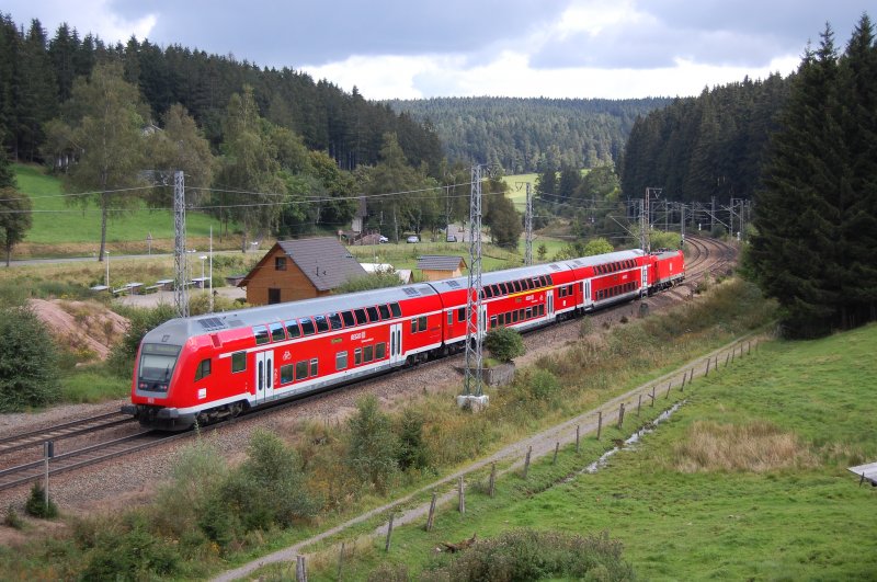 Nachschuss eines InterRegioExpress nach Konstanz, hier kurz vor dem Bahnhof St. Georgen (Schwarzwald) aufgenommen. Foto: Mittwoch, den 05.09.07.