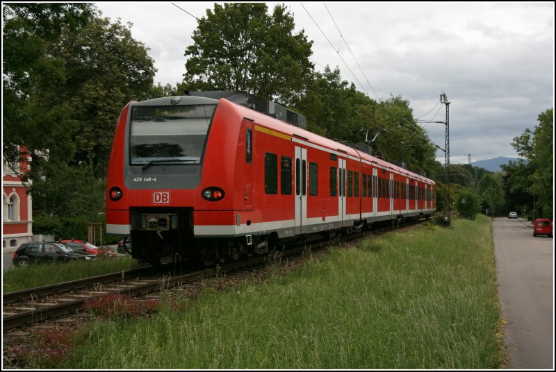 Nachschuss den Mnchener 425 148, der als RB 30237 von Kreuzstrae nach Rosenheim unterwegs ist.