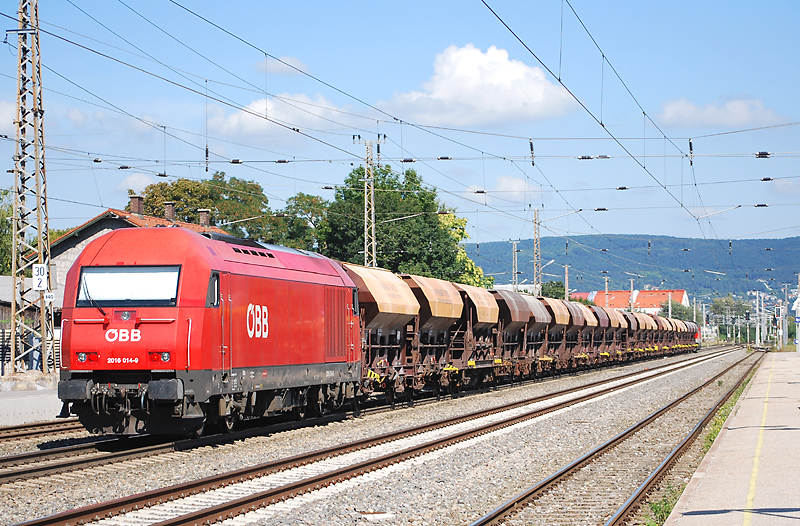 Nachspanntfz 2016 014 eines Bauzuges bei der Durchfahrt am 7.9.09 in Bad Vslau