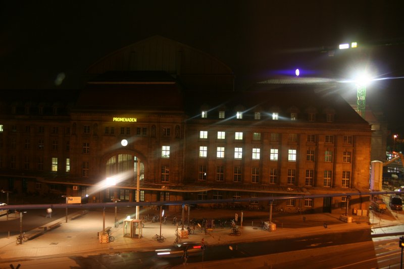 Nachtansicht des Westeingangs des Leipziger Hbf. am 12.9.2008.