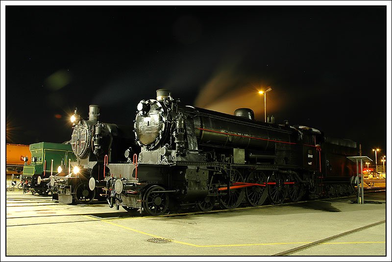 Nachtruhe am Graz Kflacher Bahnhof Teil 4: Von links nach rechts, 671 (Sdbahn 671, BB 49.03, seit 1925 GKB 671), 109.13 (Sdbahn 109.13, BB 209.13, DRB 38 4101, StB 38.4101, BB 38.4101) vom Heizhaus Strasshof, und 33.132 (BB 113.32, DRB 33 132, JD 06-105, JD 10-005, J 10-005) der Firma Brenner&Brenner, aufgenommen kurz vor Mitternacht am 18.5.2007.
