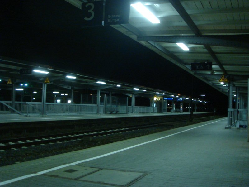 Nachts der Bahnhof Kornwestheim Pbf.