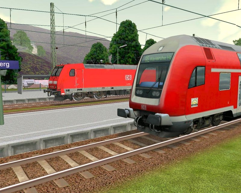 Nahaufaufnahme eine 766.4 Dosto Steuerwagens, und dahinter die 146 229-0. Hornberg auf der scharzwaldbahn von Halycon