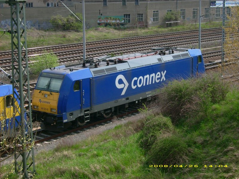 Nahaufnahme von 146 521. Sie stand am 26.04.08 hinter 146 522 abgestellt auf dem Stumpfgleis in Bitterfeld abgestellt.