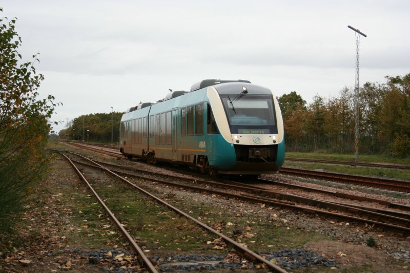 Nahverkehrstriebwagen Arriva AR11 nach Skjern am 19.10.2008 in Vemb.