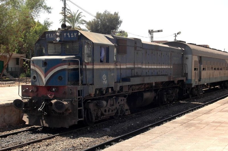 Nahverkehrszug von Sadd el-Aali im Bahnhof von Assuan (gypten)
