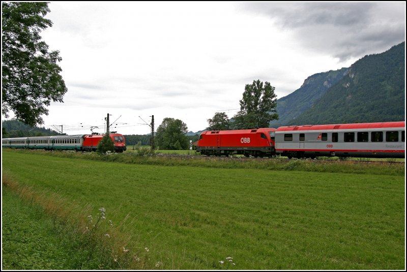 Natoll....ZUKUNFTSZENTRUM trift TIEPOLO Salzburg Trift Wien West. Whrend die Salzburger 1116 124 den OEC 565  ZUKUNFTSZENTRUM TIROL  nach Wien Westbahnhof bringt, roll die Wien Westbahnhofer 1116 002 mit dem EC 87  TIEPOLO , von Mnchen nach Venezia Santa Lucia, zum Brenner.