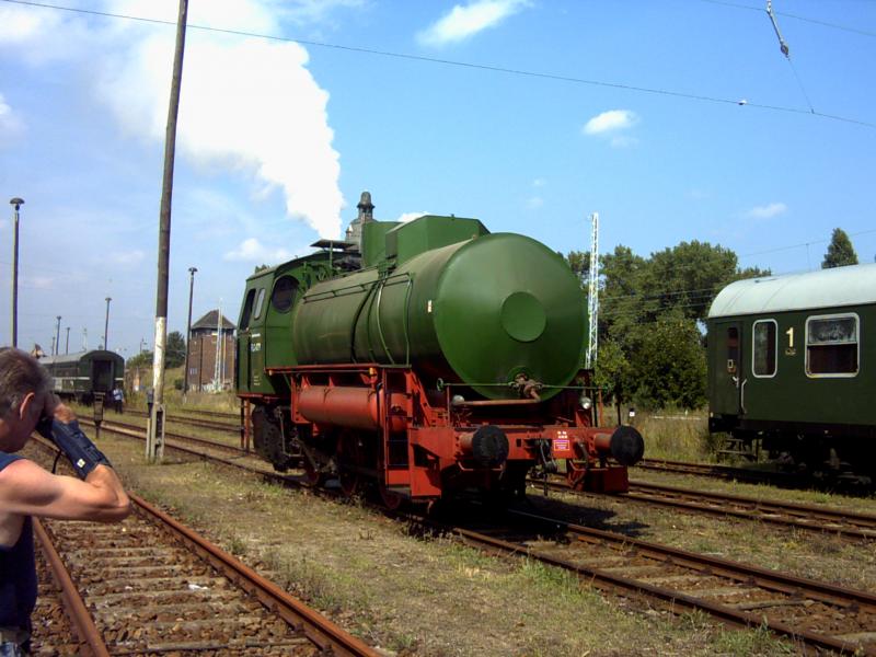 Natrlich war am 20.08.05 zum Eisenbahnfest eine kleine Dampfspeicherlok dabei, die aber genau so eine Geruschkulisse bot wie ihre groen Schwestern.