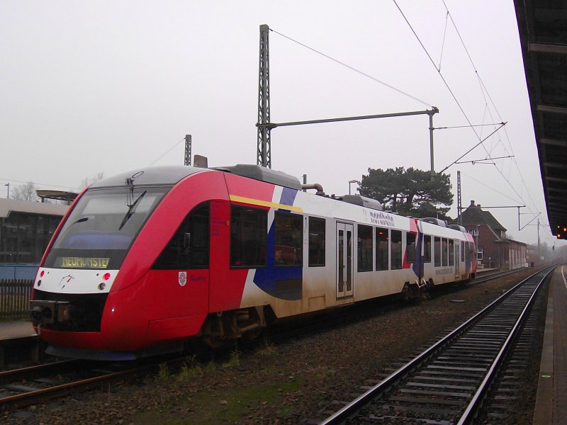 NBE 81030 steht am 6.12.08 abfahrbereit nach Neumnster in Bad Oldesloe auf Gleis 5.