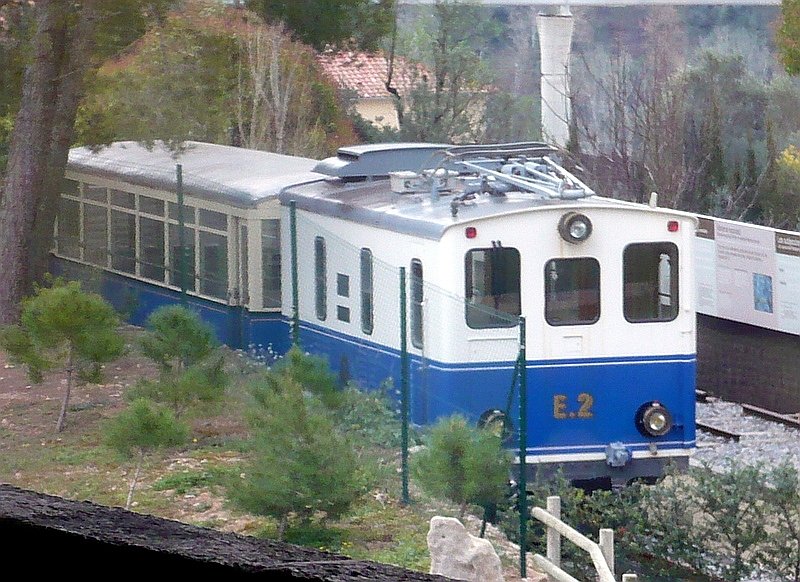 Neben dem Bahnhof Monistrol-Vila ist ein kleines Museum, die Bahn wurde 1892 gebaut und 1957 stillgelegt, 2001 bis 2003 wieder aufgebaut und von hier bis zum Bahnhof Monistrol de Montserrat verlngert. Hier eine Lok und Wagen aus der ersten Periode, heute fahren 5 Stadler GTW.