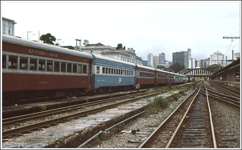 Neben der stattlichen RFFSA verkehrt eine zweite Schmalspurbahn von Belo Horizonte an den Atlantik bei Vittoria, die E.F. Vittoria a Minas. (Archiv 03/1979)