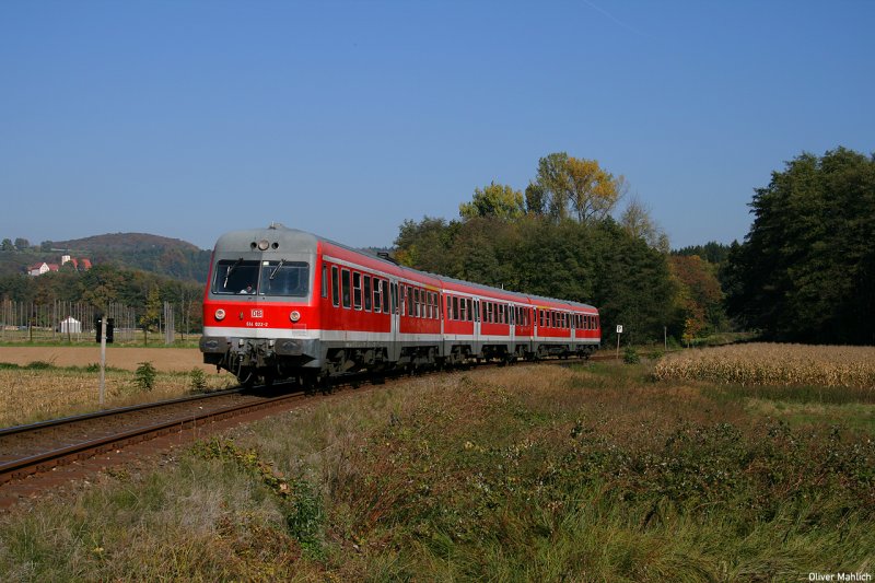 Nebenbahn Neunkirchen (am Sand) - Simmelsdorf-Httenbach: 614 021/022 im Oktober 2007 kurz nach Verlassen des Endbahnhofs Simmelsdorf-Httenbach, auf dem Rckweg nach Nrnberg Hbf.
