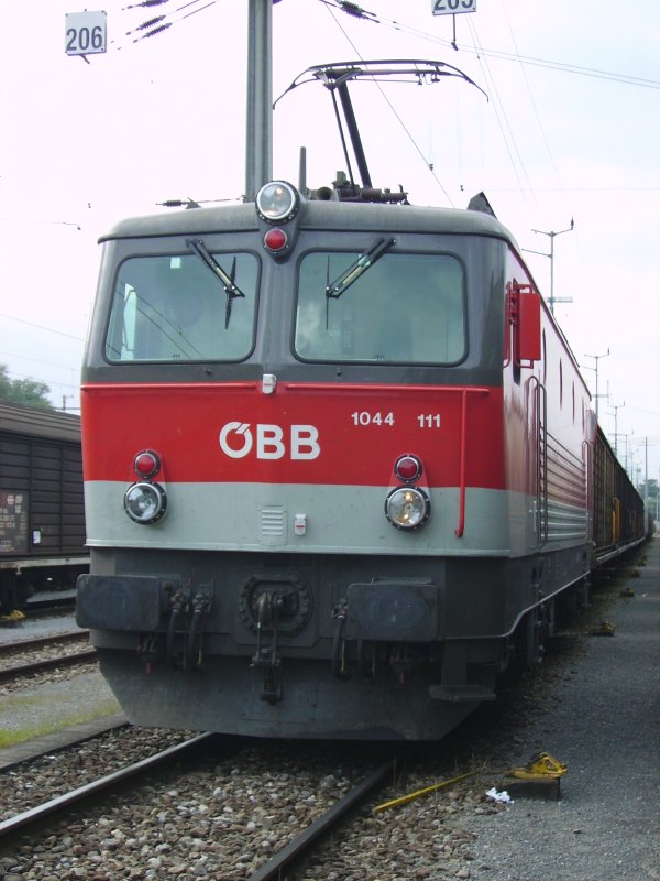 Nebst den Tauris 1016/1116 der hufigste Gast der BB in Buchs SG:
Die Baureihe 1044/1144. Hier die frisch revidierte 1144 111 des TR Standorts Bludenz.

Buchs SG 28.08.07