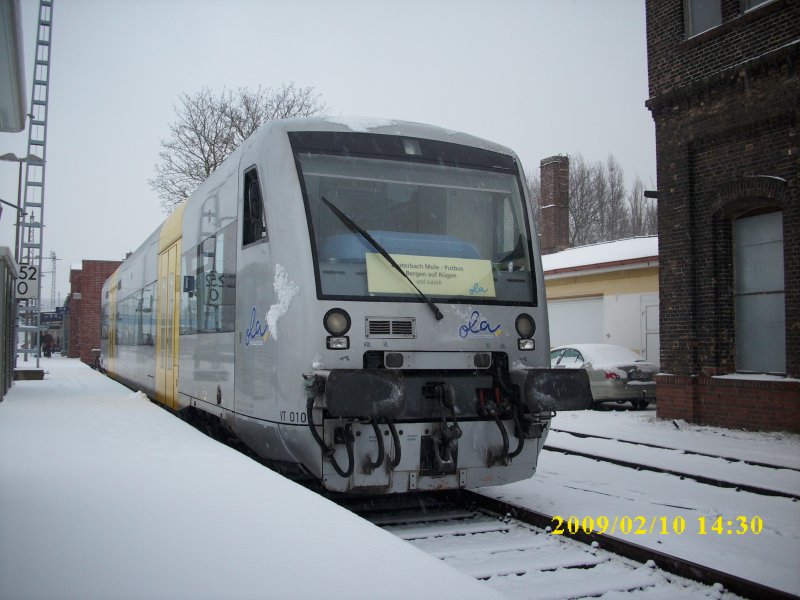 Neu auf der Strecke zwischen Bergen-Lauterbach Mole ist der Triebwagen VT 010 der OLA.Am 10.Februar 2009 stand der Triebwagen in Bergen.