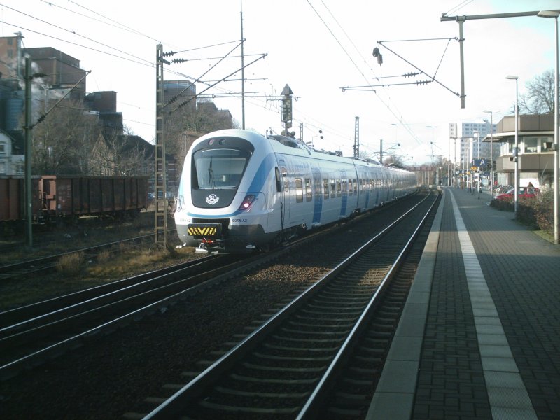 Neu bei ALSTOM LHB in Salzgitter gebauter Triebwagen fr
Schweden, hier auf der Durchfahrt in Peine