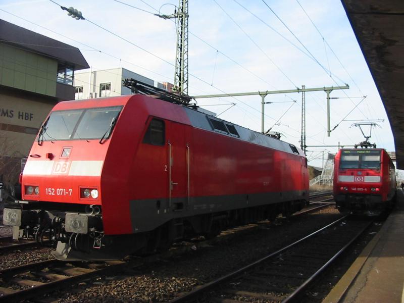 Neu und etwas neuer Treffen aufeinander. Hier treffen sich die 152-019 und die 146-005 in Worms Hbf.