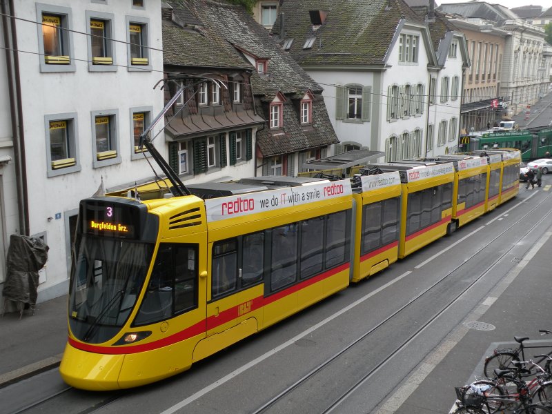 Neu fhrt der  Test Tango  153 bei der BVB auf der Linie 3. Hier hlt der Tango an der Haltestelle Barfsserplatz Richtung Burgfelden Grenze. Die Aufnahme stammt vom 22.10.2009.